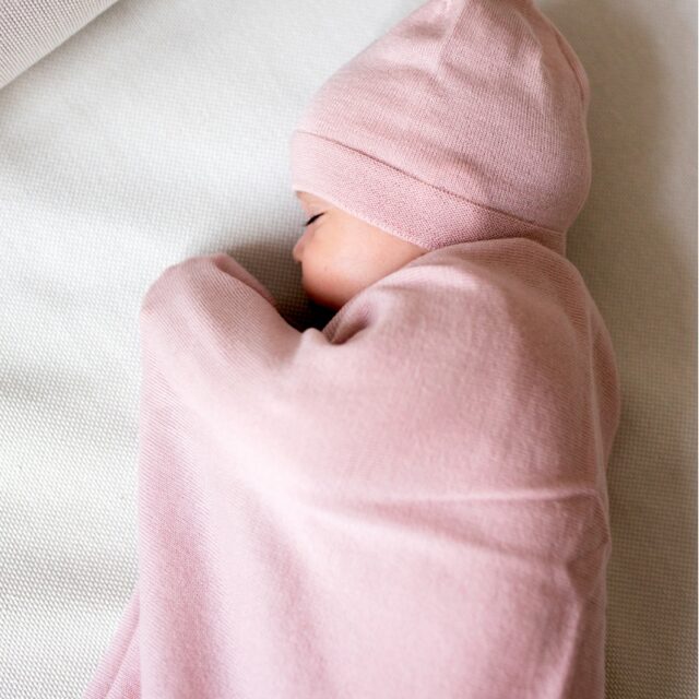 poofi-merino-set-kapa-i-dekica-poklon-za-bebe